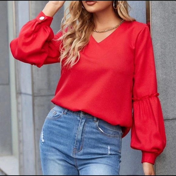 Tops - 🎉 HP ⭐️ Firm Price ⭐️Frill Trim Blouse